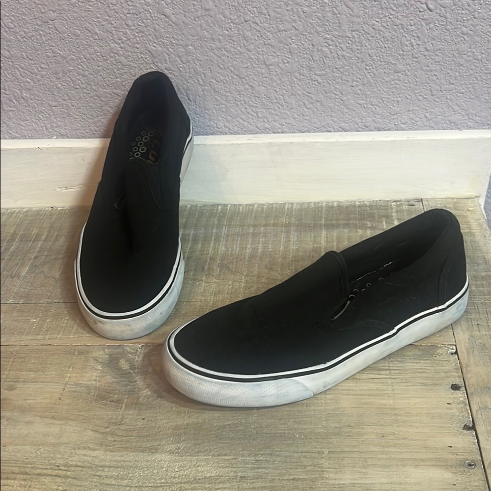 Lugz Women Black Slip-On Sneakers Sz 9